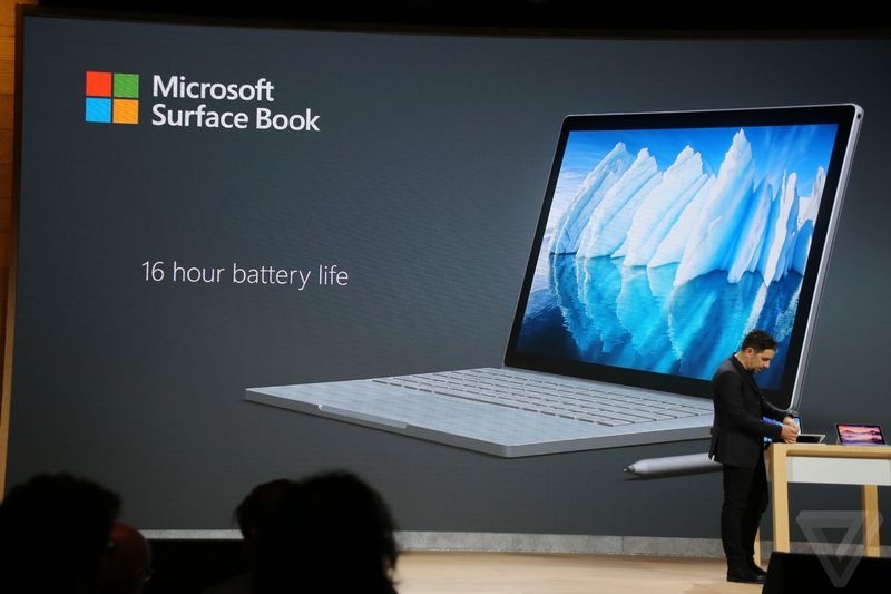 surface book tang thoi luong pin len 16 gio core i7 gia hon 50 trieu dong