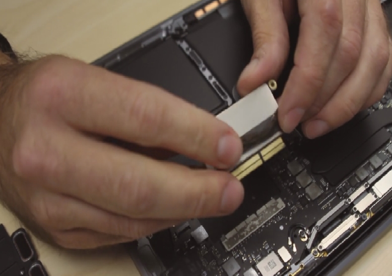them mot ly do de khong mua macbook pro ban gia re