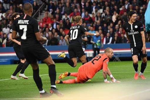 truc tiep psg vs crvena zvezda hang cong thi nhau no sung psg de bep doi khach 4 ban