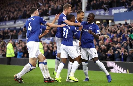 ket qua everton vs crystal palace niem vui nhan doi phut chot
