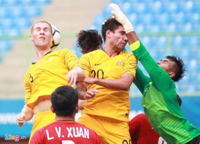 truc tiep u19 viet nam vs u19 australia lach qua khe cua hep