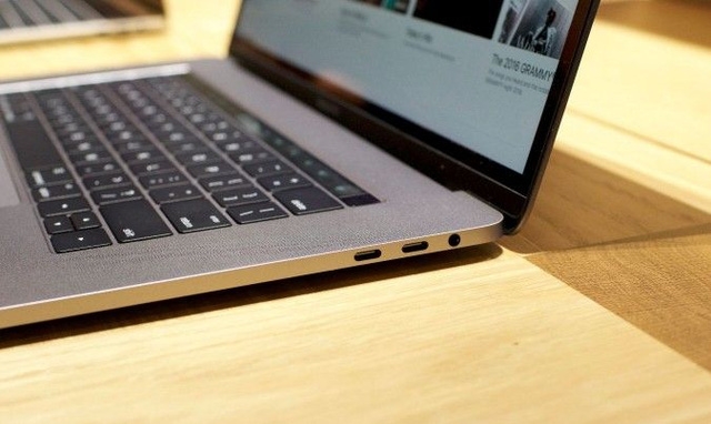 apple ly giai vi sao macbook pro 2016 khong co khe cam the sd