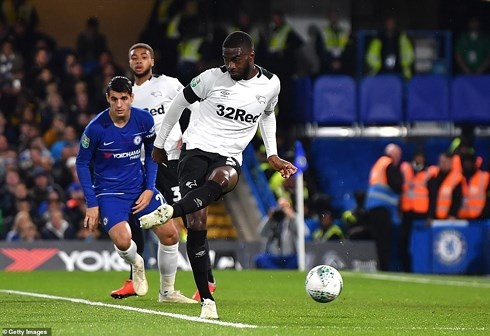 chelsea va arsenal cung thang tran voi dien bien la lung o league cup