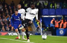 Chelsea và Arsenal cùng thắng trận với diễn biến lạ lùng ở League Cup