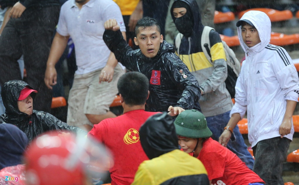 pha dan bong sut tung luoi nha va nhung khoanh khac xau nhat aff cup