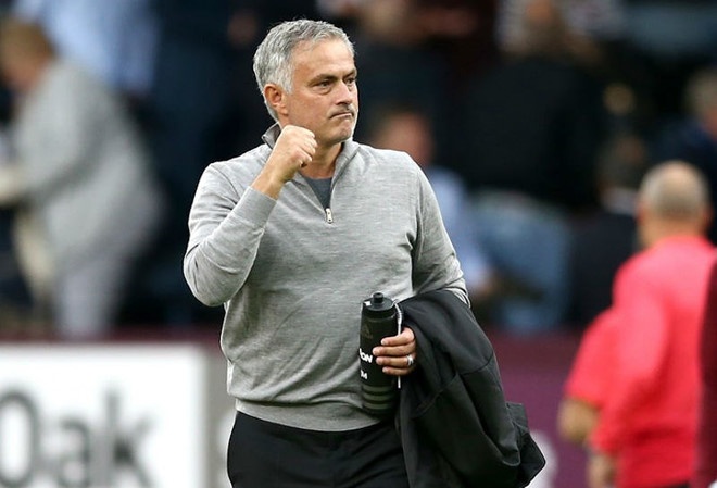 hlv mourinho mu phong ngu tham hoa truoc bournemouth