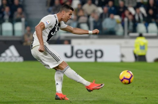 ronaldo ghi dau o tran thang thu 10 cua juventus tai serie a
