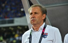 HLV Thái Lan đã tính không cho Adisak Kraisorn sút quả penalty
