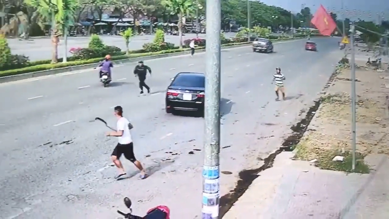 nghi can cam dau vu hon chien bang sung va rua o nhon trach dau thu