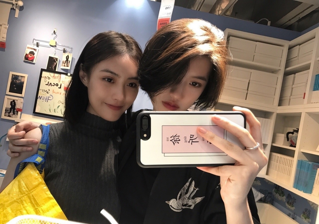 ngam nhin khoanh khac ngot ngao cua cap doi dong tinh hot nhat qua dat