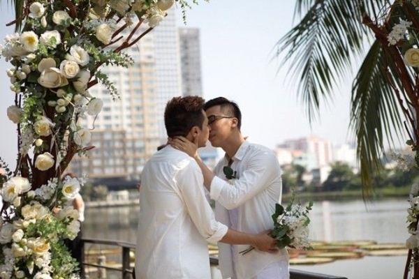 hoa ra day chinh la li do cac chang dong tinh lai thich yeu ban trai lon tuoi