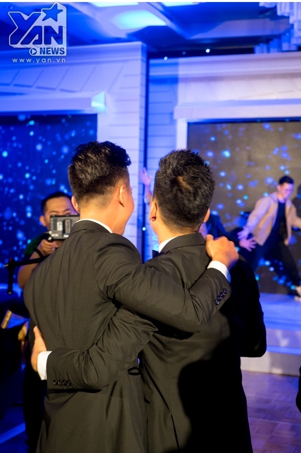 Độc quyền: Toàn cảnh đám cưới đẹp như mơ của John Huy Trần và bạn trai 'soái ca' Nhiệm Huỳnh doc quyen toan canh dam cuoi dep nhu mo cua john huy tran va ban trai soai ca nhiem huynh