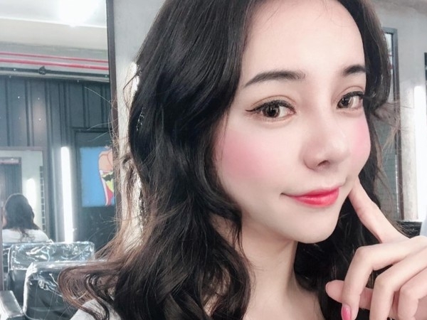angela baby phien ban chuyen gioi bi hai quan giu lai vi khong nhan ra dung mao