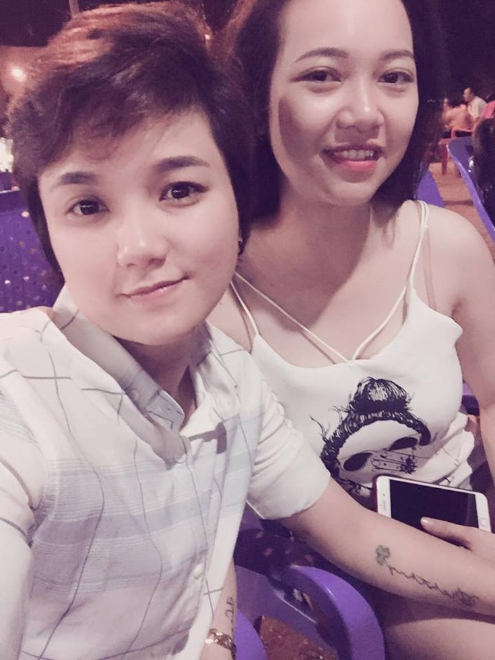 cap doi dong tinh ke chuyen vuot qua khoang cach tuoi tac lan khoang cach dia ly