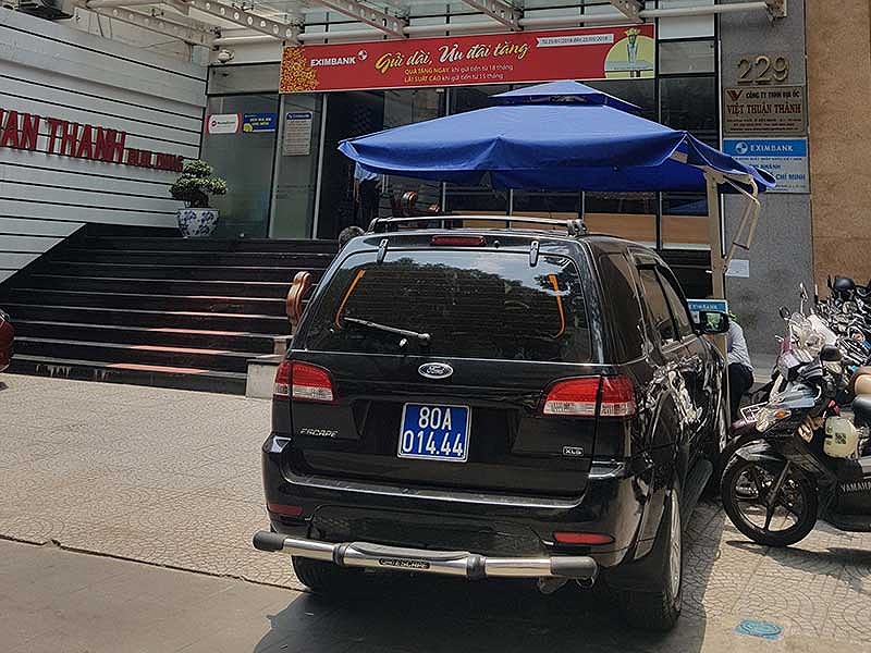 co them 2 khach hang bi mat tien o eximbank