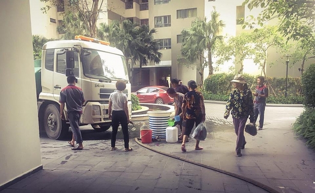 Chung cư Mulberry Lane: Dân khốn khổ vì mất nước đầu hè toa nha mulberry lane dan khon kho vi mat nuoc dau he