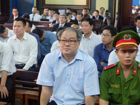 vu pham cong danh tham phan nen hoi ty