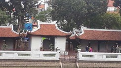 Quét vôi không làm Văn Miếu mất cổ kính