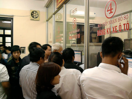 bo cong an len tieng ve de xuat moi nguoi chi duoc cap 1 bien so xe o to