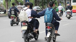 Người chưa đủ tuổi điều khiển xe máy bị phạt bao nhiêu?