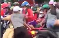 thanh nien vi pham luat giao thong con chong doi csgt lam nhiem vu
