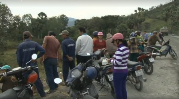 loi khai doi tuong cuong hiep co gai chan de duoi chan nui mo coi