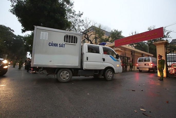toan canh phien xu bi cao dinh la thang va dong pham