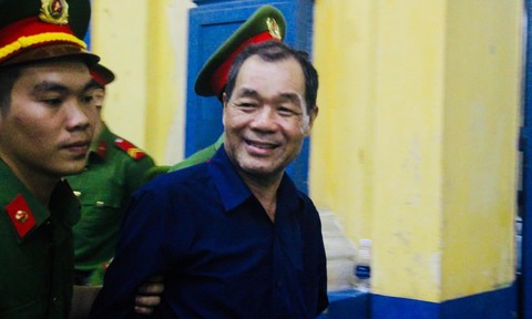 ong tran bac ha bi benh cu luat su den toa