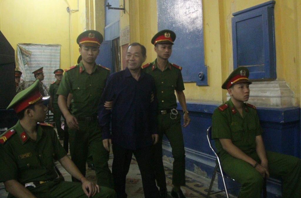 cap nhat phien toa xu pham cong danh tram be sang 111 luat su tham van cac bi cao