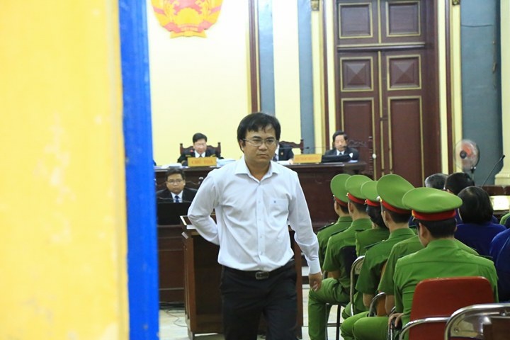 cap nhat phien toa xu pham cong danh tram be sang 121 lam ro hanh vi vay 4700 ty tai bidv