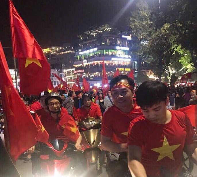 ubnd tp ha noi khen thuong doi tuyen u23 viet nam 1 ty dong