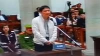 bi dung xe de kiem tra nguoi dan ong dam vao mat mot canh sat hinh su