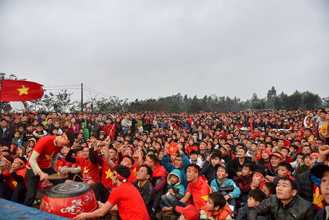 than tho voi ban thua phut cuoi trieu nguoi van ho vang viet nam vo dich