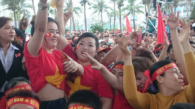 than tho voi ban thua phut cuoi trieu nguoi van ho vang viet nam vo dich