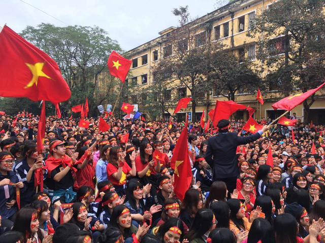 than tho voi ban thua phut cuoi trieu nguoi van ho vang viet nam vo dich