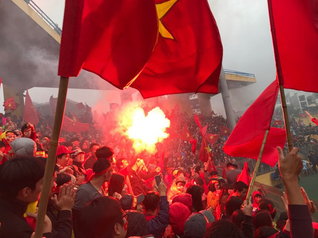 than tho voi ban thua phut cuoi trieu nguoi van ho vang viet nam vo dich