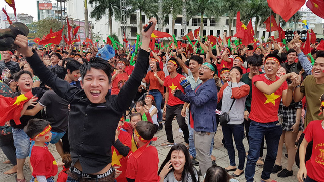 than tho voi ban thua phut cuoi trieu nguoi van ho vang viet nam vo dich