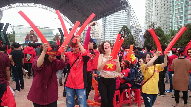 than tho voi ban thua phut cuoi trieu nguoi van ho vang viet nam vo dich