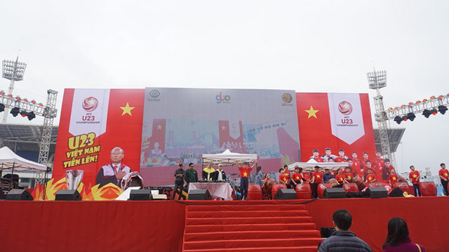 than tho voi ban thua phut cuoi trieu nguoi van ho vang viet nam vo dich