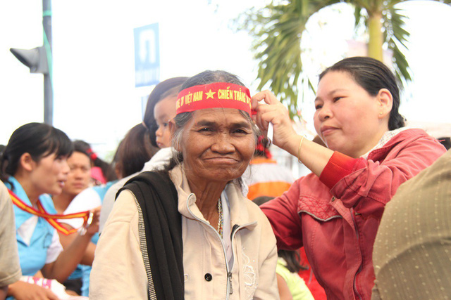 than tho voi ban thua phut cuoi trieu nguoi van ho vang viet nam vo dich