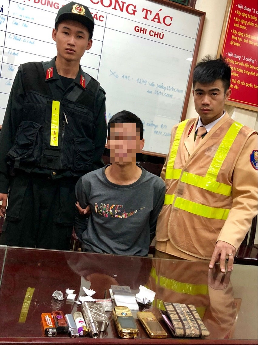 csgt lien tiep bat giu cac doi tuong mang theo ma tuy 76427