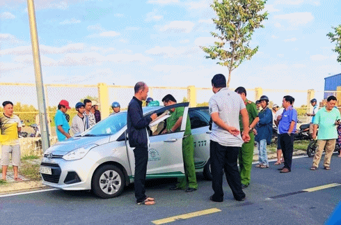loi ke cua tai xe taxi thoat chet trong gang tac sau khi bi hanh khach cua co