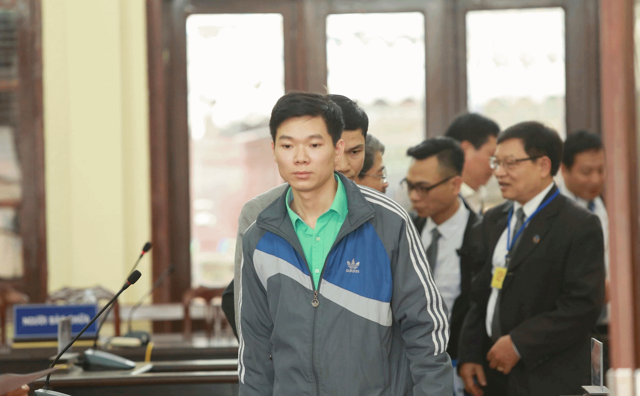 hoi dap phap luat quyen im lang cua bi cao tin dung den la gi