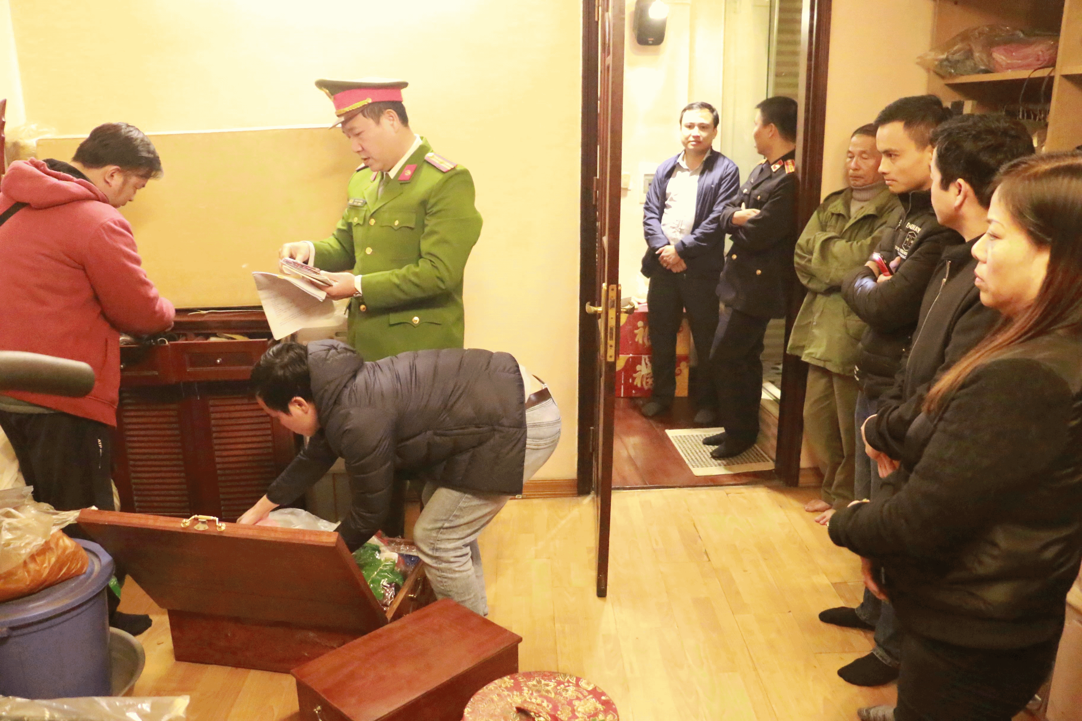 hoi dap phap luat quyen im lang cua bi cao tin dung den la gi
