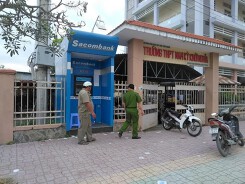Trụ ATM nghi bị trộm cạy phá