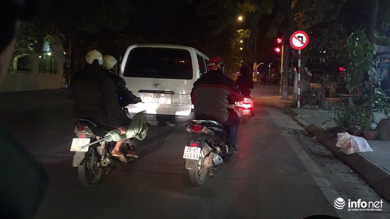 12 con thien nga o ho guom da bi bat lai giua dem 78153