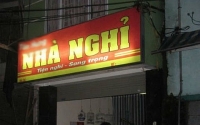 phat hien thi the nguoi dan ong tu vong ben canh xe may trong rung thong