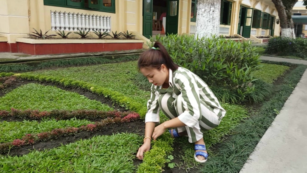hotgirl pham nhan trai long huong ve cai tet doan vien