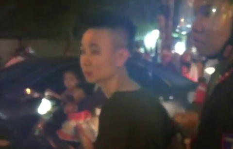 chu tich huyen bi tieu thuong hat tiet canh lon vao nguoi
