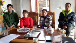 Hai nữ sinh lớp 10 